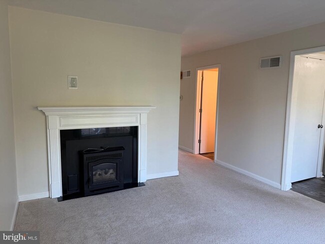 Building Photo - 5404 Doral Dr