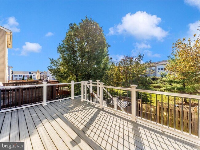 Building Photo - 2103 Paxton Terrace