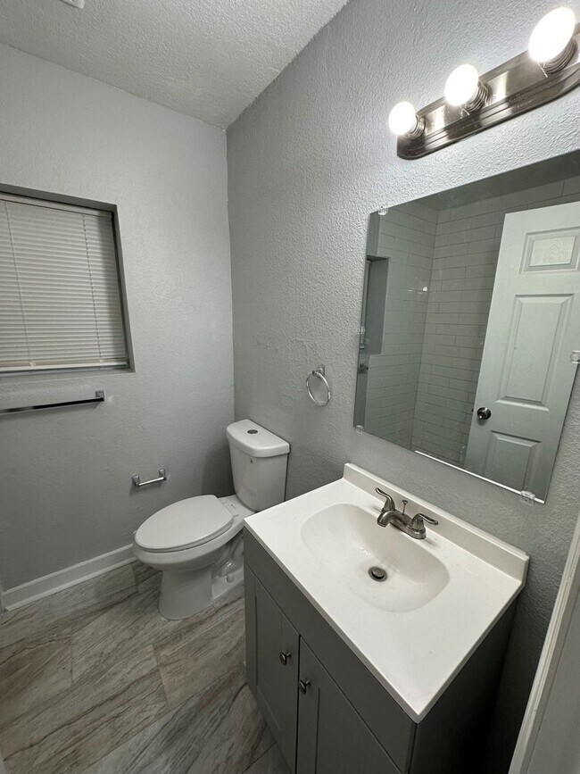 Building Photo - All Brick 4 bedroom 2 bath Northside Rental!