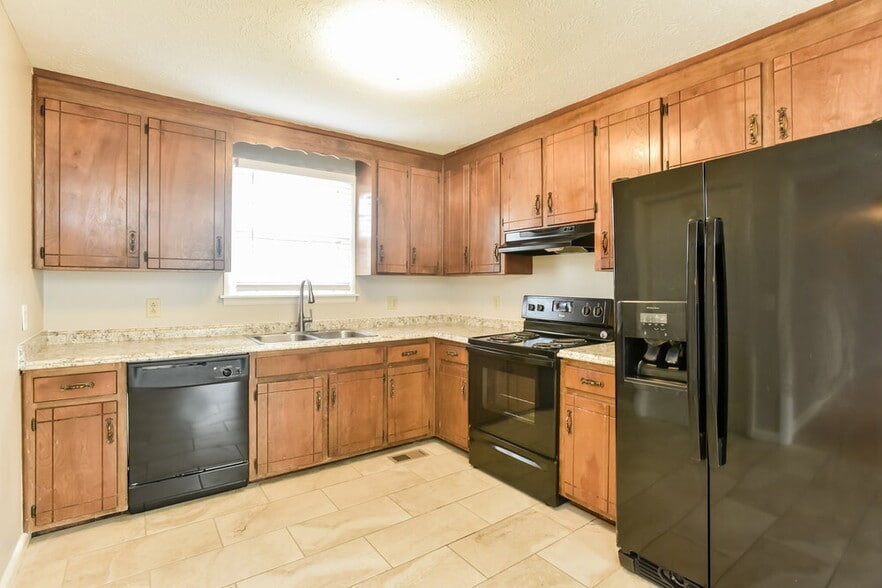 Building Photo - 702 Valley Green Dr