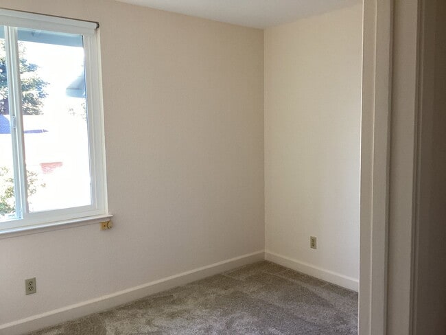 Building Photo - Seacliff Beach!