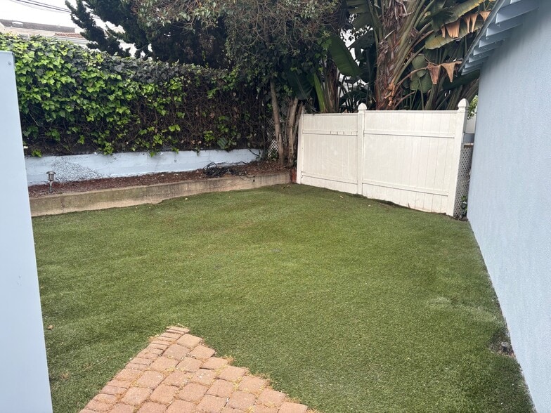 Building Photo - 111 Barney Ct