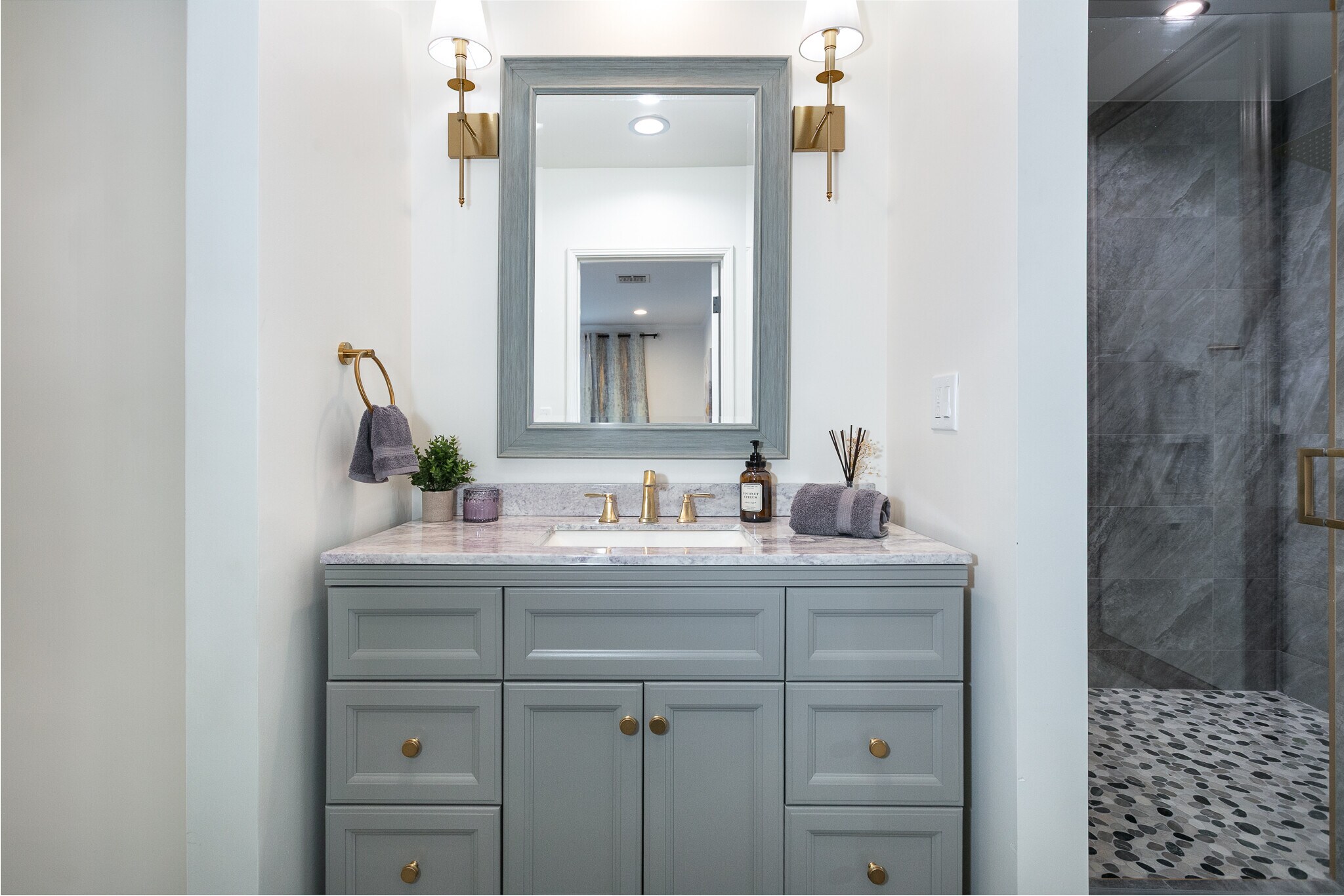 Building Photo - 5825 Fulton Ave