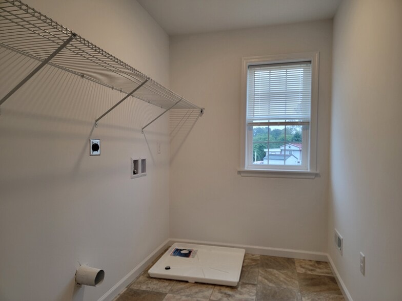 Building Photo - 146 Robert Cir