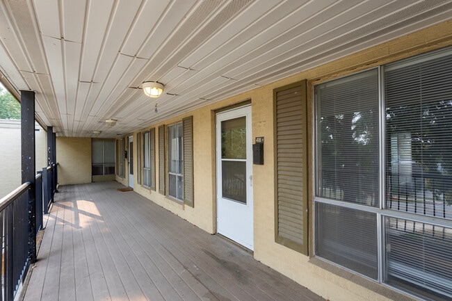 Building Photo - 418 W 89th St