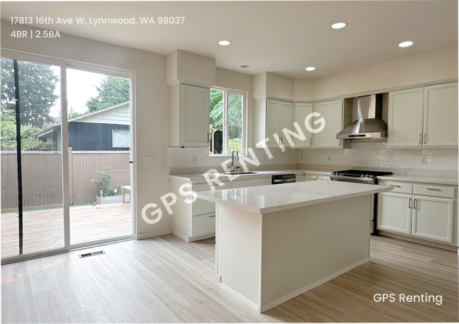 Building Photo - 17813 16th Ave W