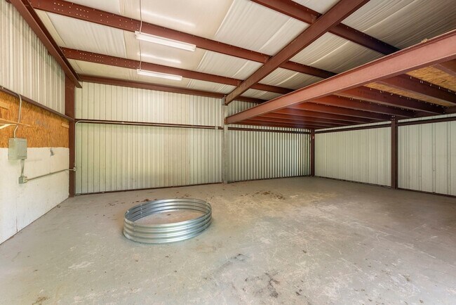 Building Photo - 618 W Rollingwood St