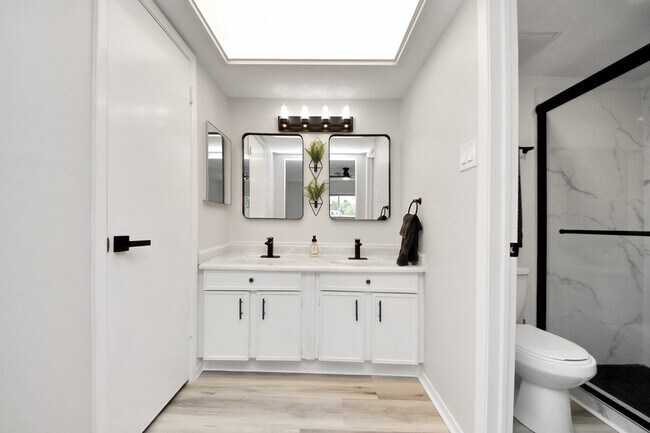 Building Photo - 1902 Kings Arms Way