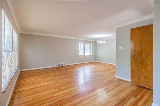 Building Photo - 7212 Dartmouth Ave