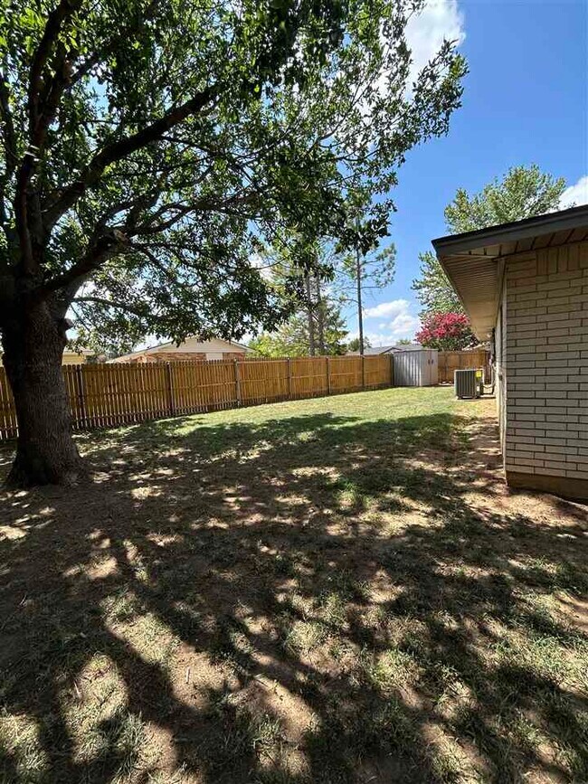 Building Photo - 4626 NE Bell Ave