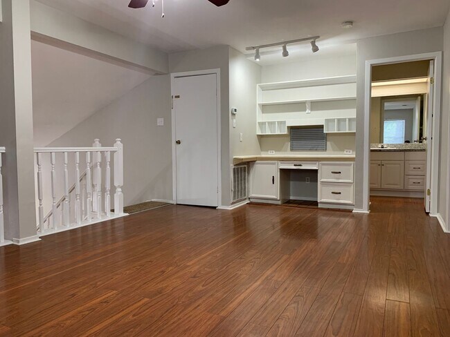 Building Photo - Great Floor Plan