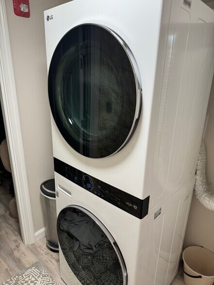 Free Laundry - 171 Foster St