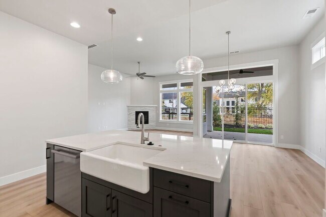 Building Photo - 10692 W Bell Fountain Dr