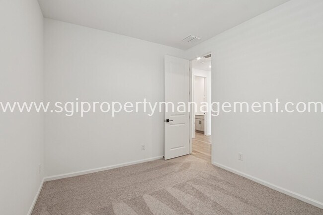 Building Photo - 18259 La Senda Dr W