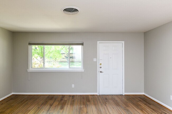 Building Photo - 4406-4410 Granbury TriPlex