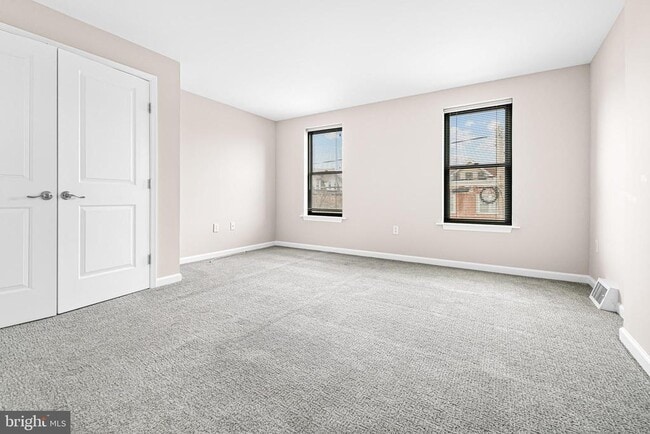 Building Photo - 606 Summit Ave