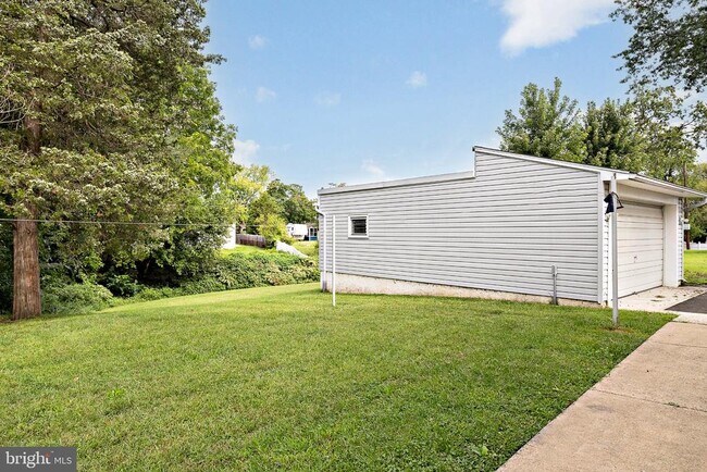 Building Photo - 1236 Old Black Horse Pike