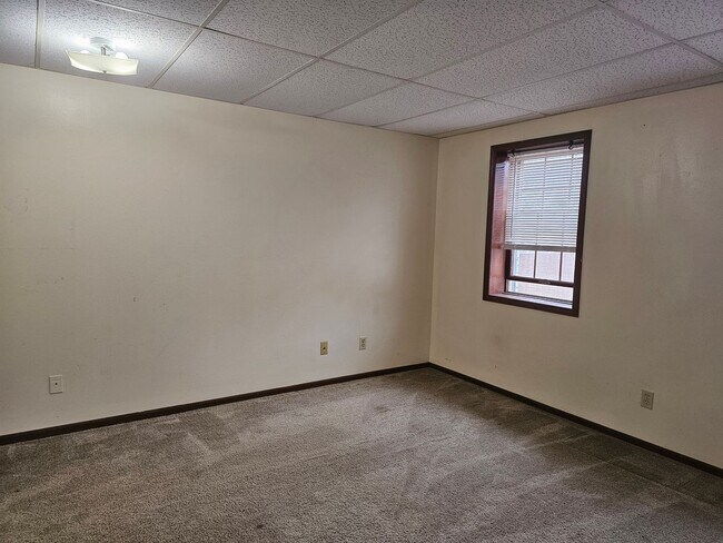 Building Photo - One Bedroom Apartment Downtown