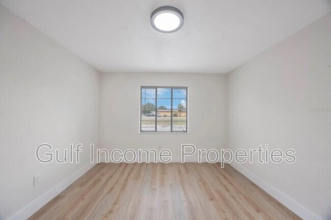 Building Photo - 1934 18th Ave S