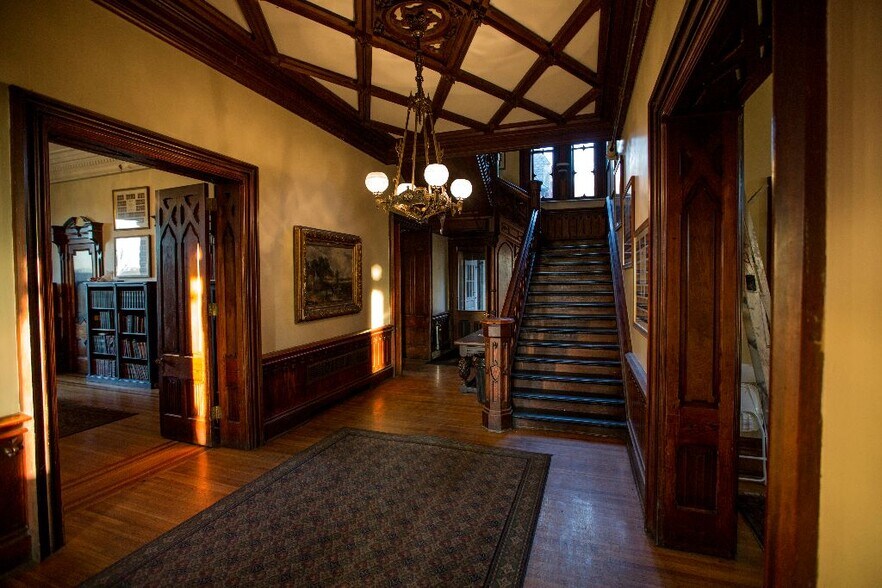 foyer - 100 Cornell Ave