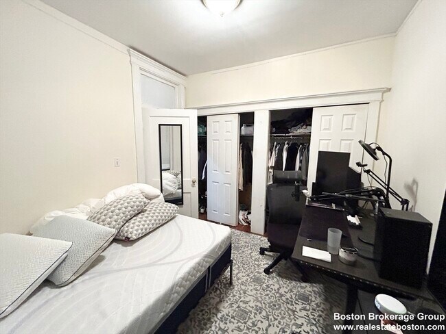 Building Photo - 39 Hemenway St