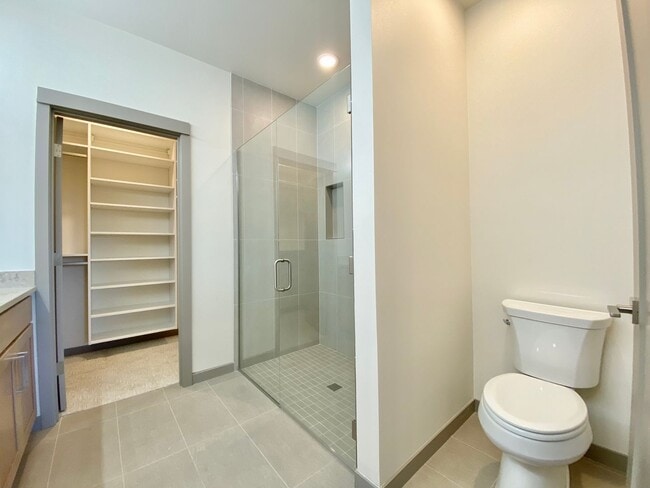 Building Photo - Brand New Luxury Home in Gated Community - Furnished Option Available