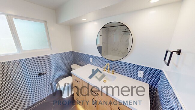Building Photo - 2348 Frazier Dr