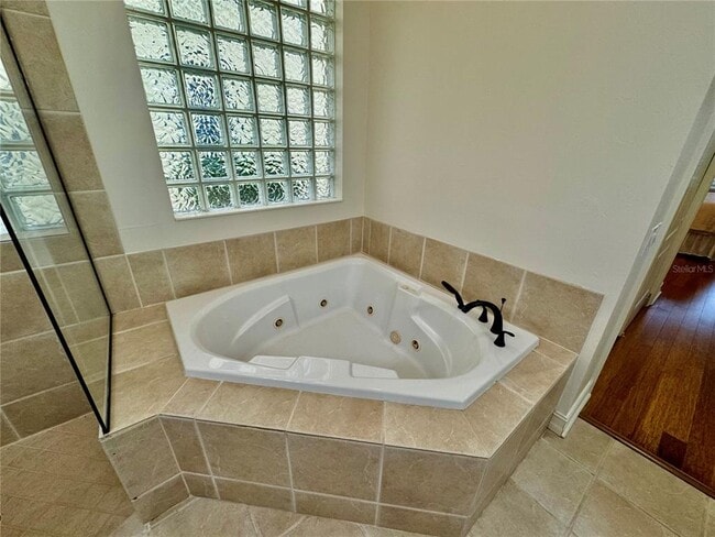 Building Photo - 307 9th Ave E