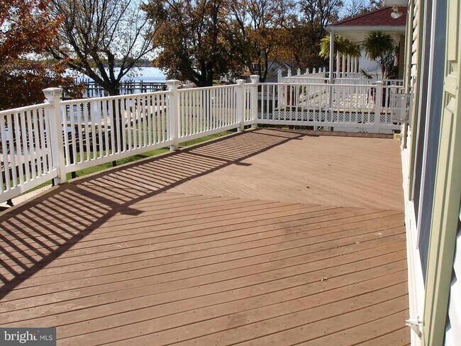 Building Photo - 1219 Bayside Rd