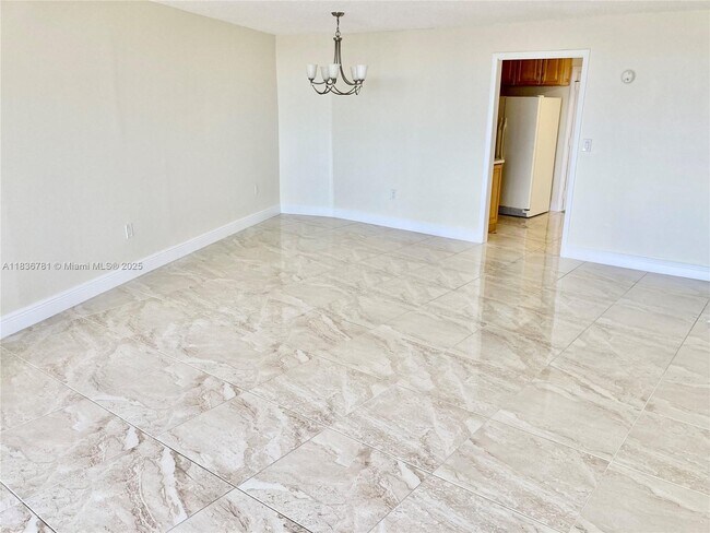 Building Photo - 13951 Kendale Lakes Cir