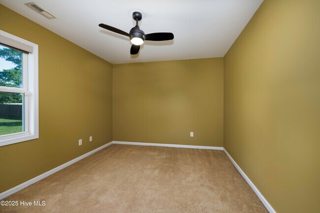 Building Photo - 209 Oak Grove Cir