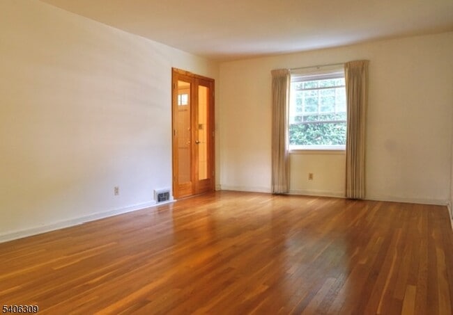 Building Photo - 17 Wellington Rd