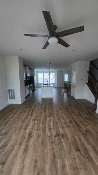 Building Photo - 1605 Aster Ln
