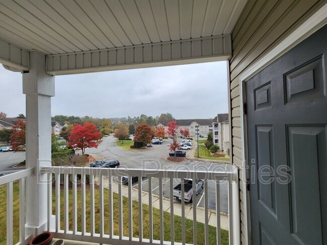 Building Photo - 7104 W Friendly Ave