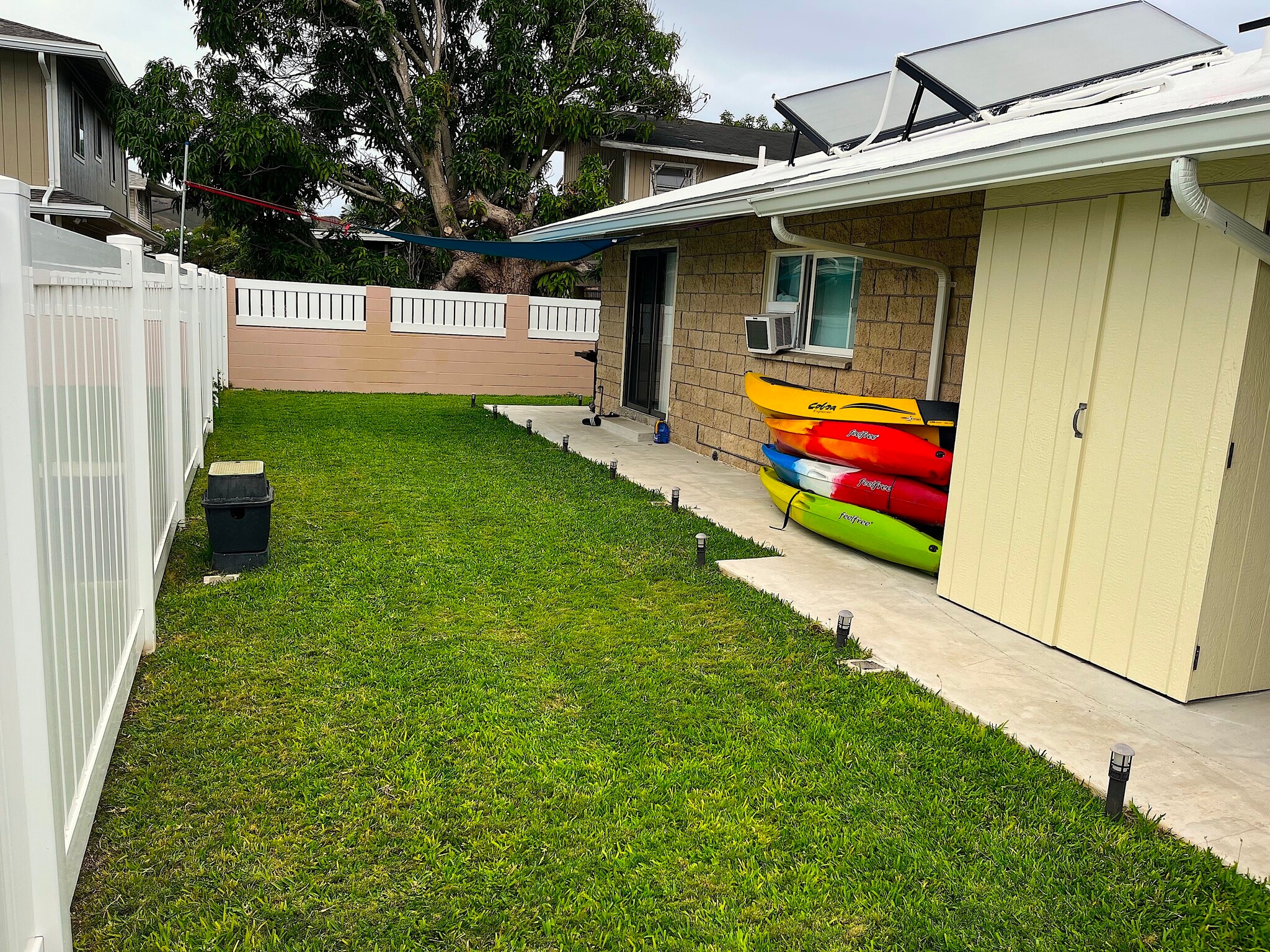 Beautiful wrap around yard - 610 Kuaaina Way