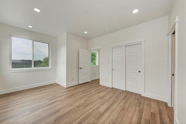 Building Photo - 401 Delmar Ave