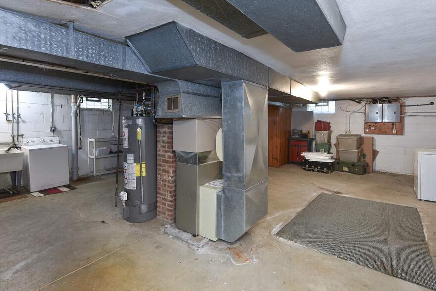 Building Photo - 2392 Warrensville Center Rd