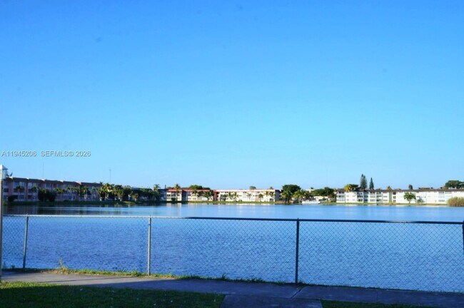 Building Photo - 1481 NE Miami Gardens Dr