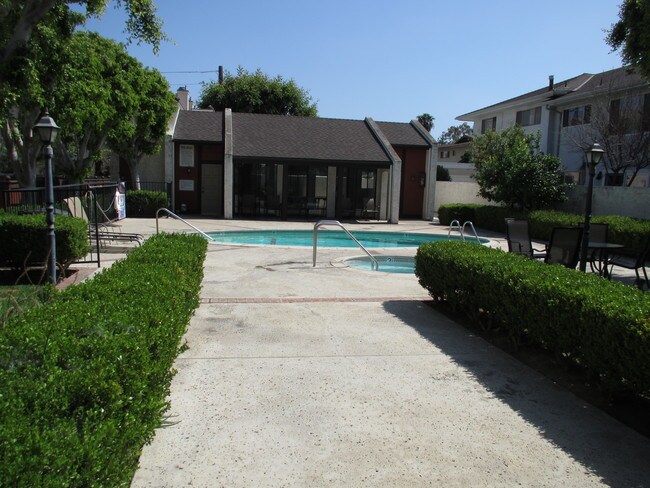 Building Photo - 452 W Huntington Dr