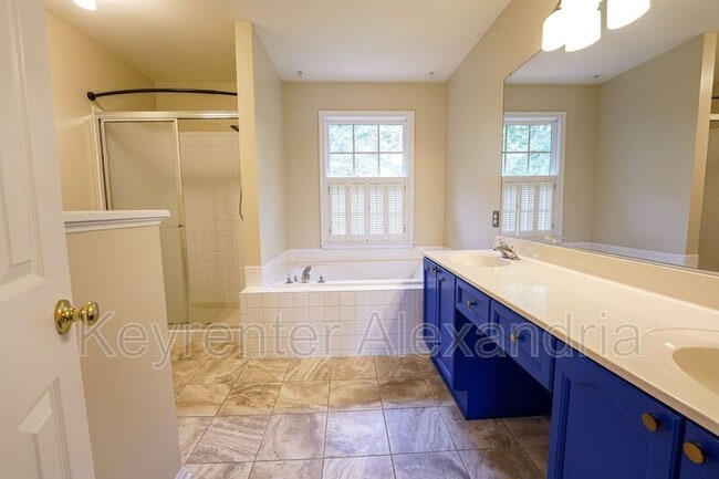 Building Photo - 20 Boulder Dr