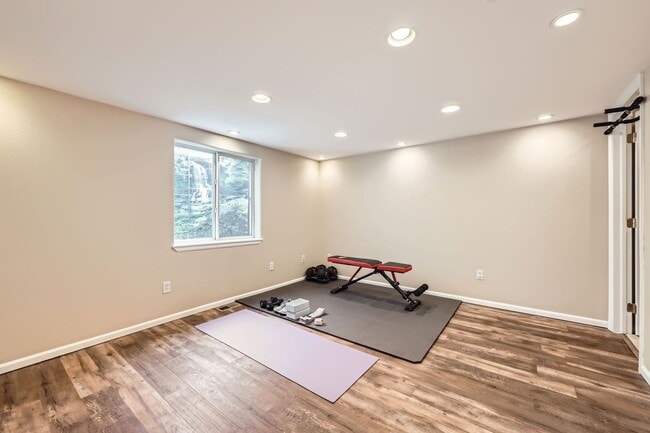 Building Photo - Walkability, Space, and Sunshine: 4Bd Home...
