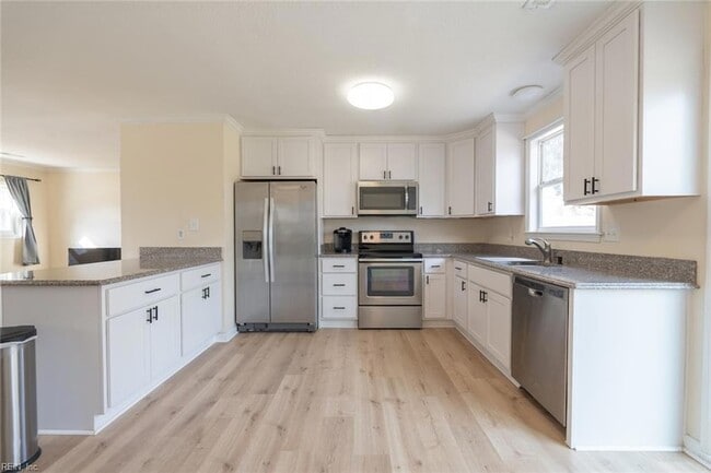 Building Photo - 3528 Chester St