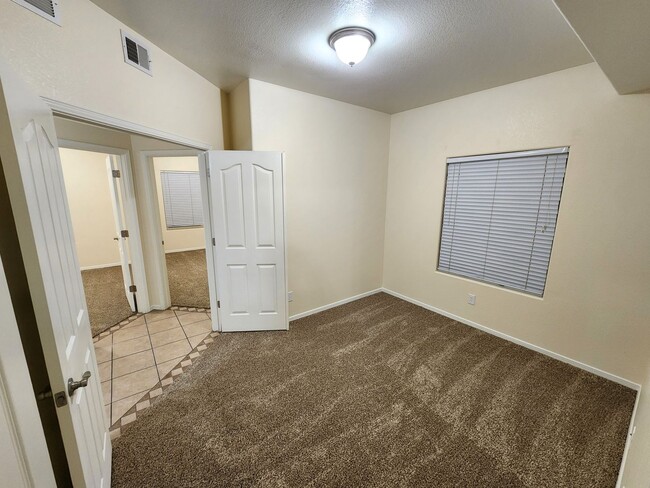 Building Photo - 1219 Gunsight Peak Dr