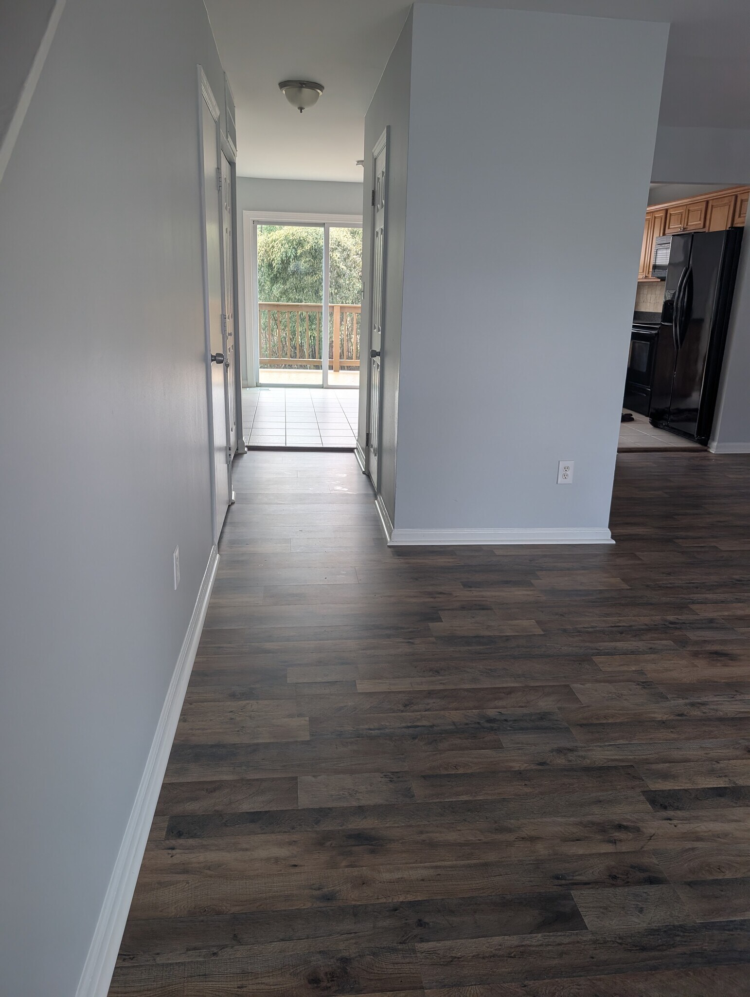 Main area into Kitchen/Basement - 1109 Holmespun Dr