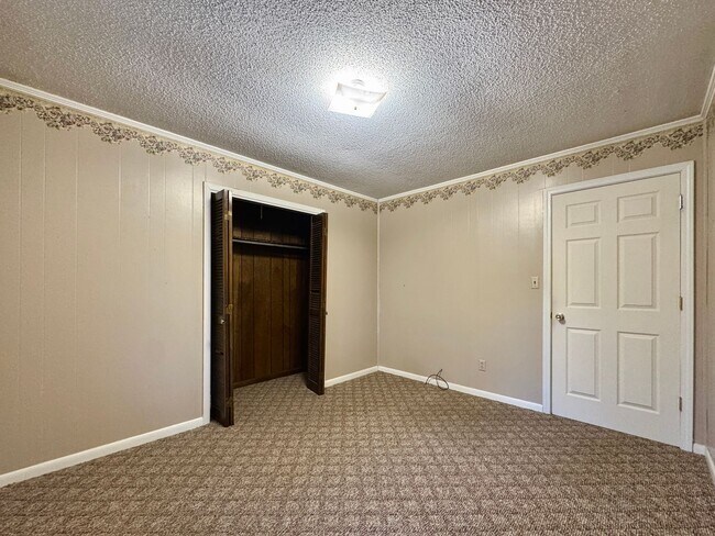 Building Photo - 3 Bedroom 1 Bath Home in Meadow Heights