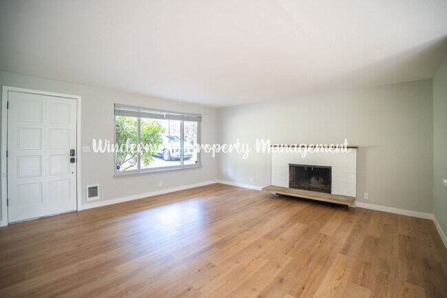 Building Photo - Charming and Bright 3 bed in Heart of Gig Harbor!