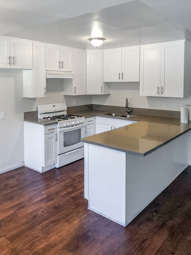 Building Photo - Monrovia Apts