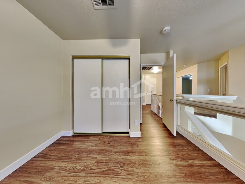 Building Photo - 8713 Sandringham Ave