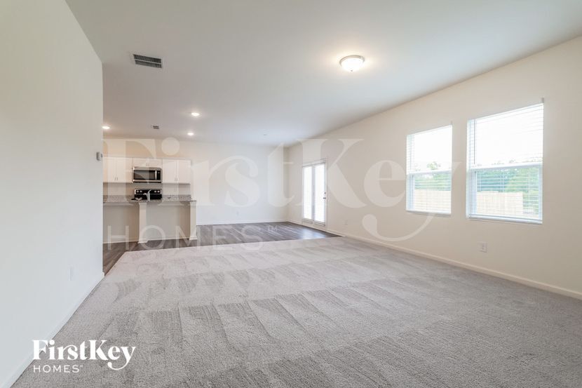 Building Photo - 135 Knightsbridge Ln