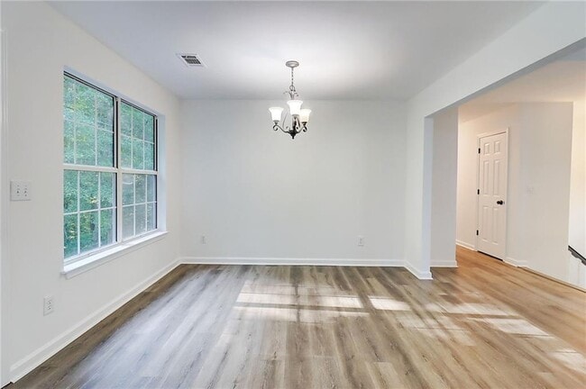 Building Photo - 3347 Camens Way NE
